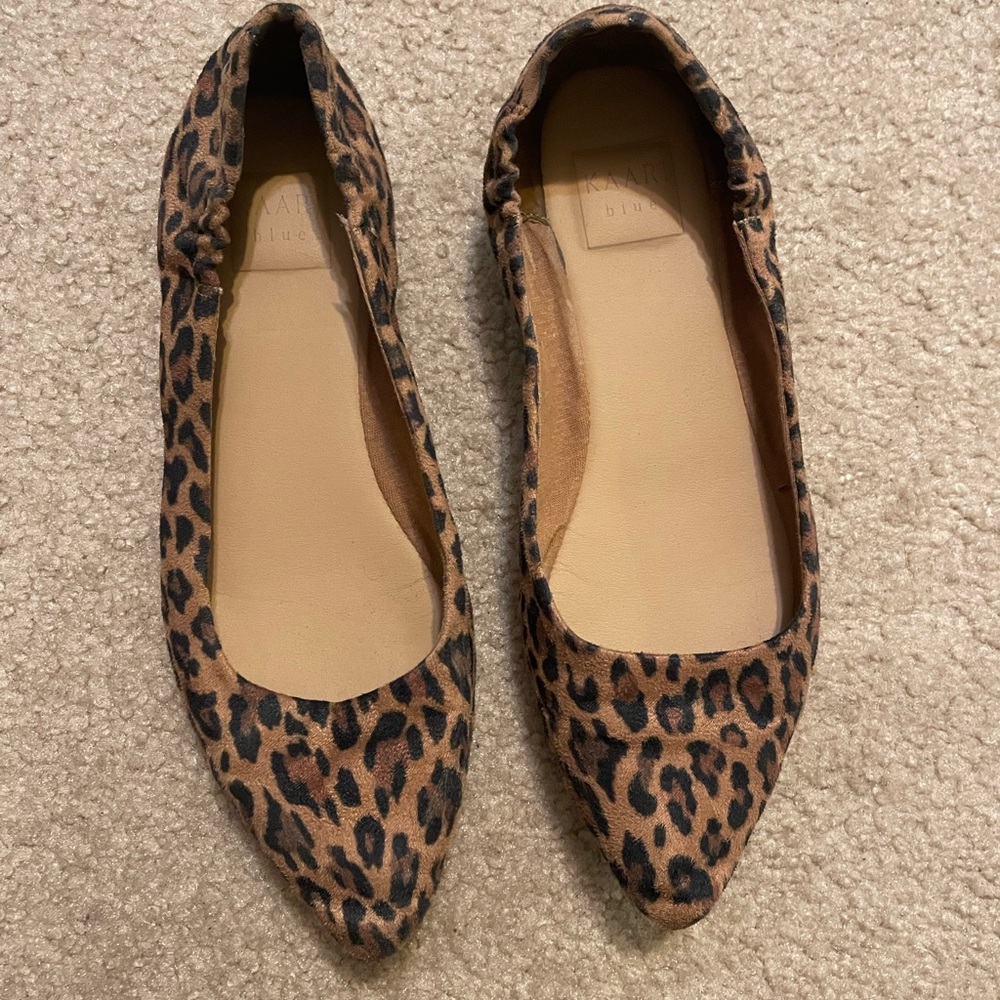 Kaari Blue Cheetah Flats